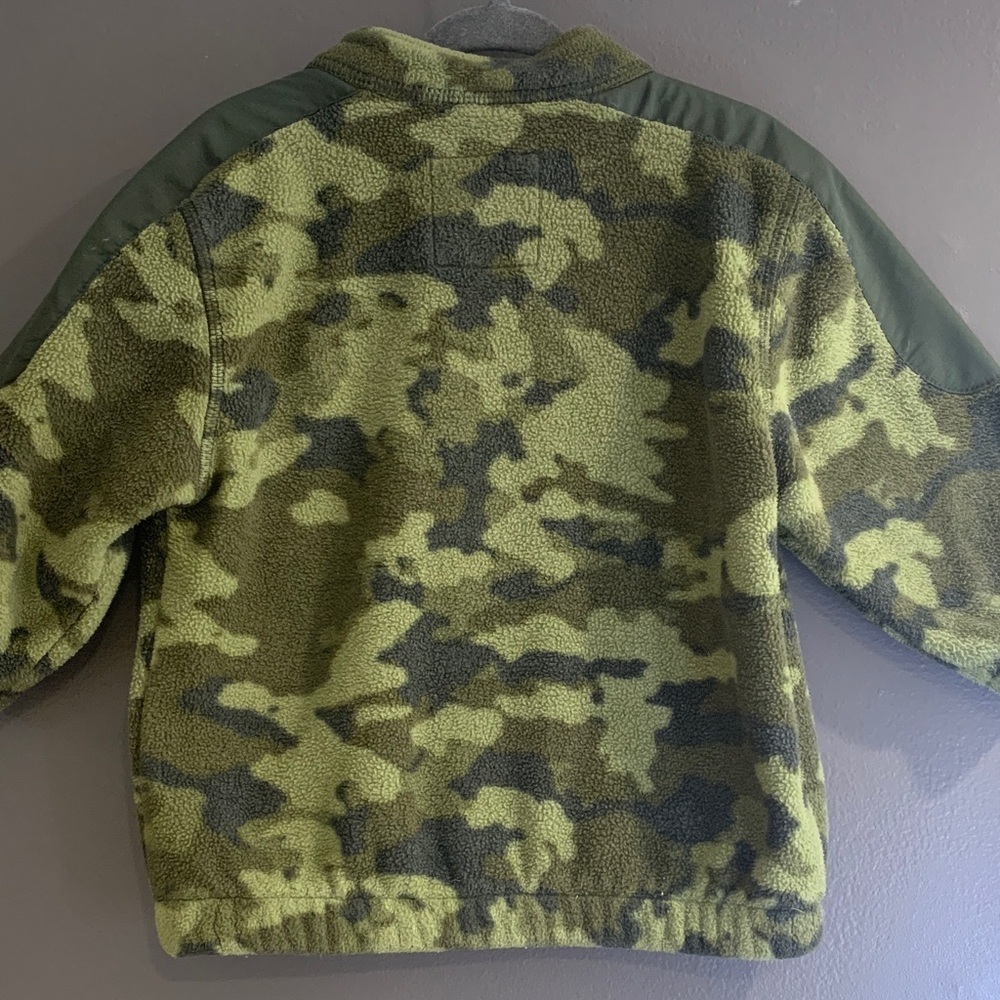 GAP Green Camouflage Fleece Jacket size 12-18 months - Picture 4 of 4
